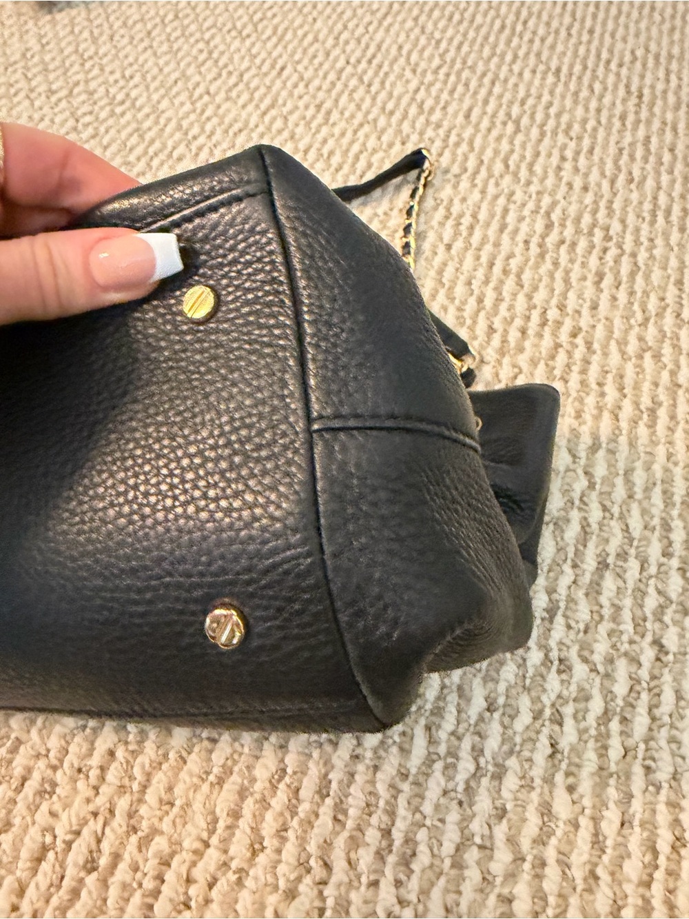 Tory Burch Black Pebbled Leather Shoulder Bag with Gold Logo - Picture 2 of 7